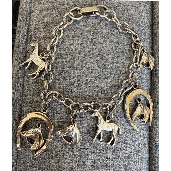 Vintage Equestrian Charm Bacelet Horse Horseshoe Western Cowgirl Silver tone 7" - Picture 2 of 10